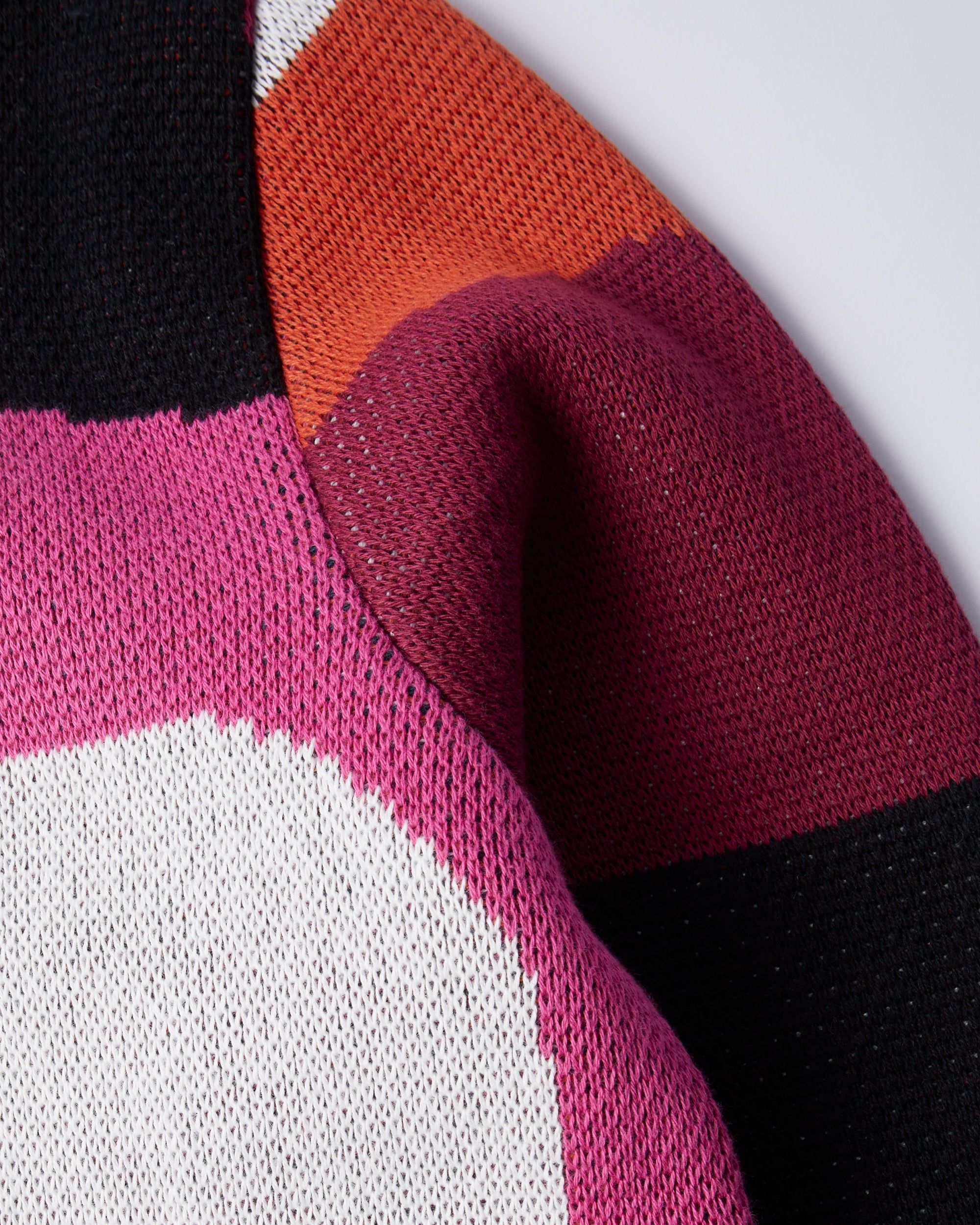 بلوفر محبوك من Grand Ghost Caves (متعدد)