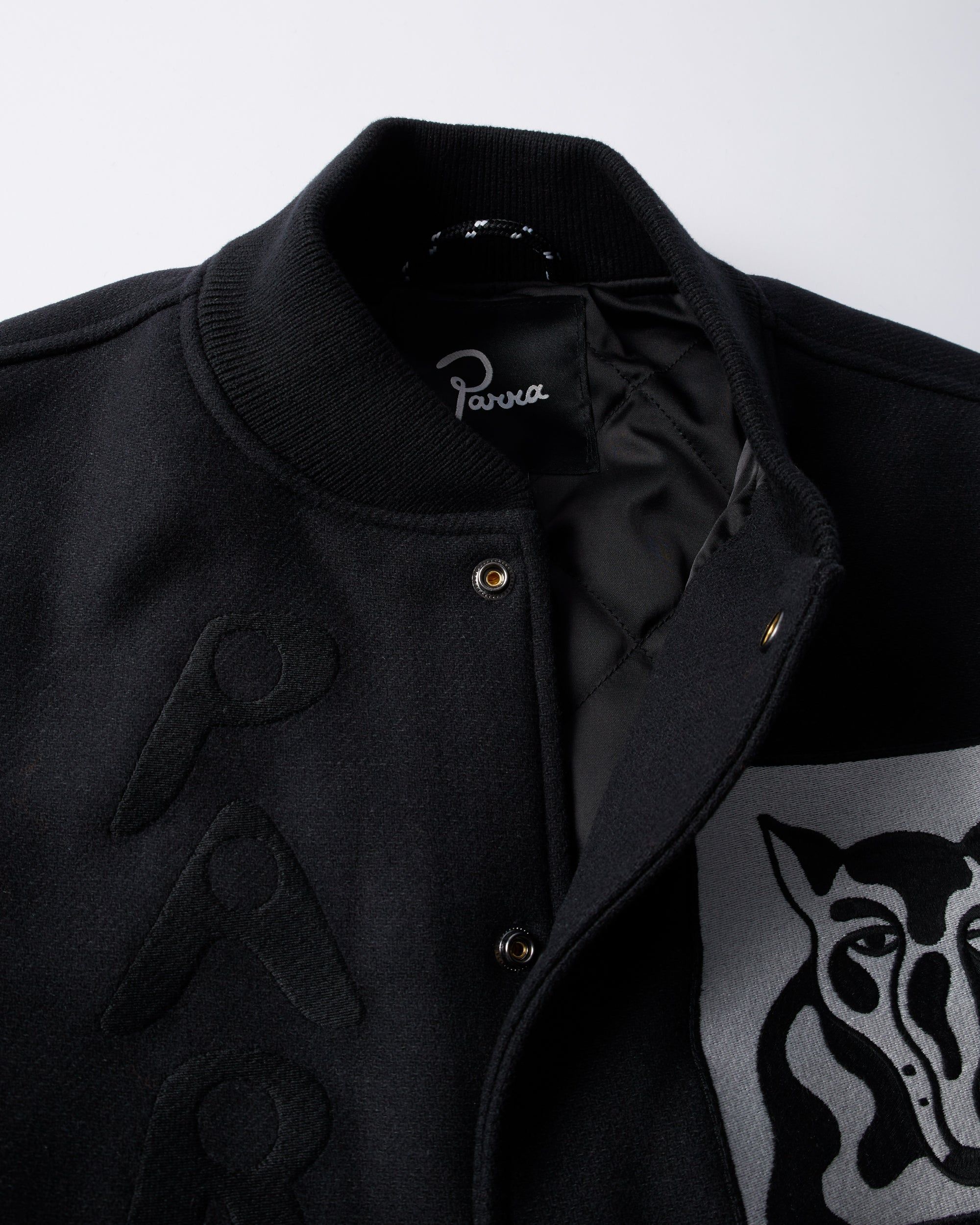 سترة جامعية بوجه كلب (أسود)