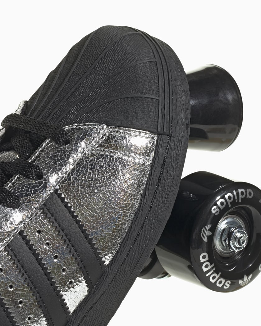 Superstar 82 Skate Women (Silver Metallic/Core Black/Cloud White)