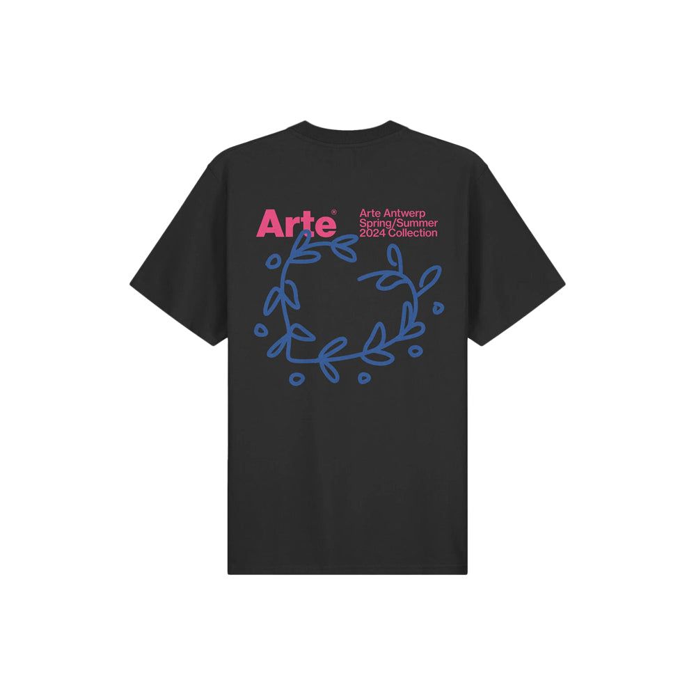 تي شيرت تيو بقلب أسود في الخلف