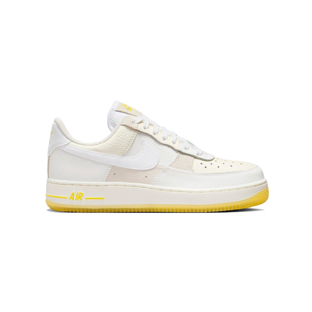 حذاء Air Force 1 07 منخفض الترقيع للسيدات (أبيض/أصفر/شراعي)